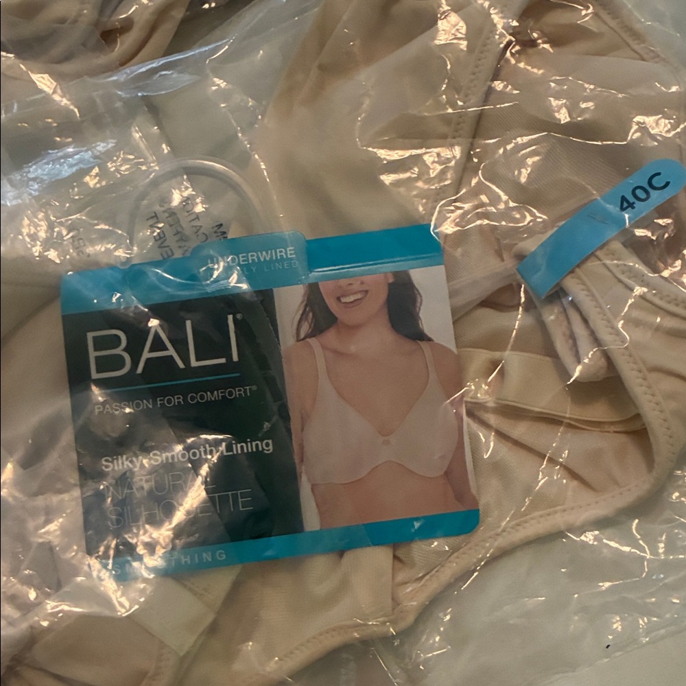 Bali Women's Underwire Bra - Light Cream
